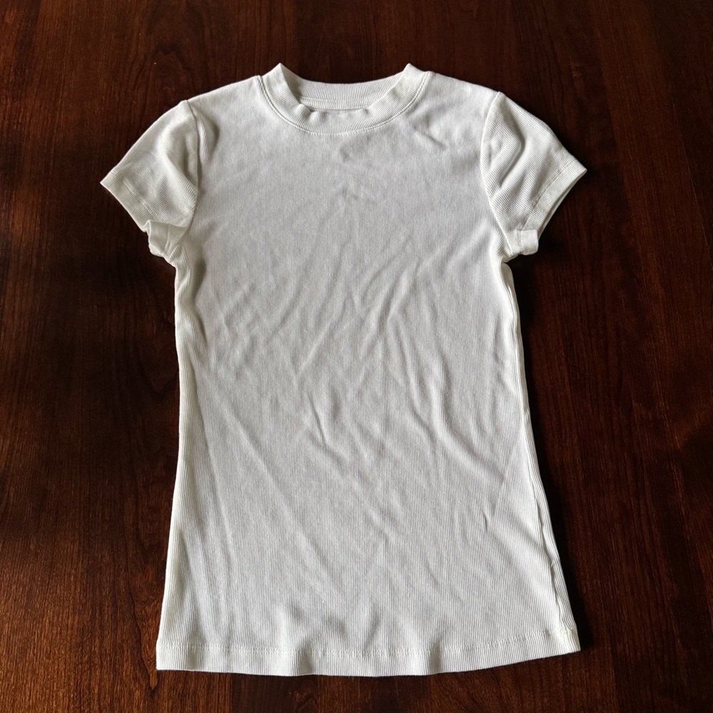 White ribbed tee